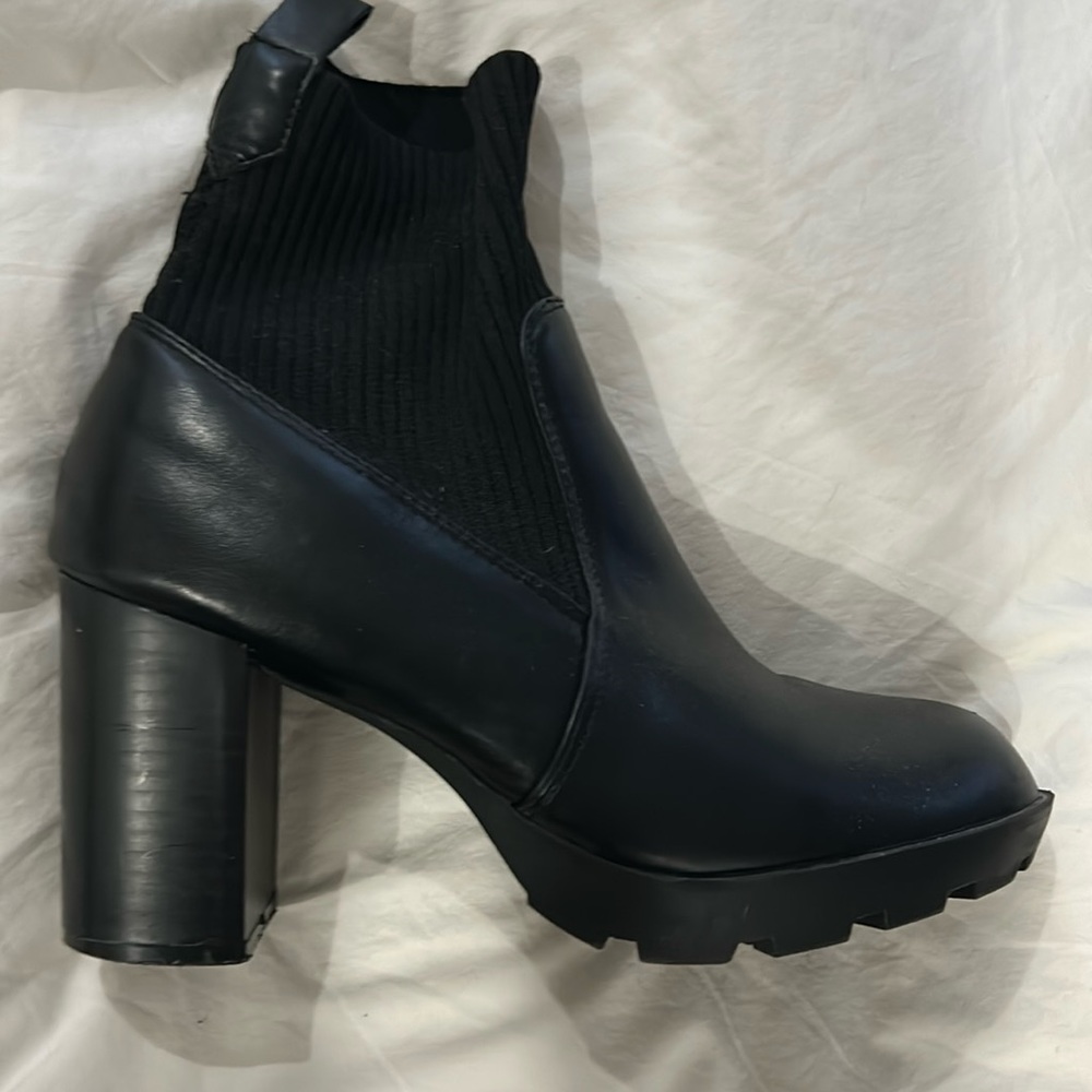 Size 39, unworn, soft leather mixed with wool inserts
